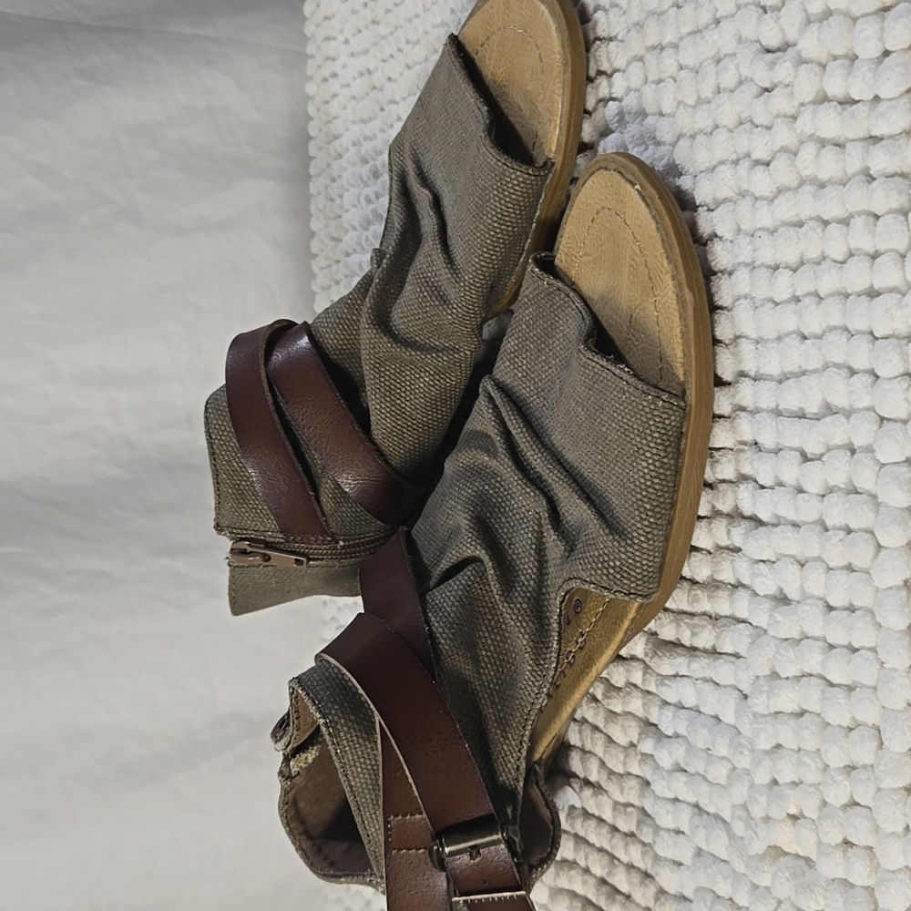 Blowfish Malibu Taupe Canvas Gladiator Sandal size 8